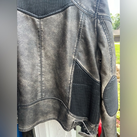 Sam Edelman women’s leather jacket with bomb detailing. Excellent condition. - Picture 6 of 6